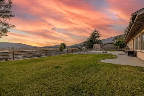 23781 Lakeview Dr, Tehachapi, CA 93561 photo 4