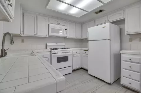 1846 Ave J2 E #4, Lancaster, CA 93535 photo 5