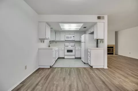1846 Ave J2 E #4, Lancaster, CA 93535 photo 4