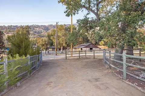 28200 Bear Valley Rd, Tehachapi, CA 93561 photo 12