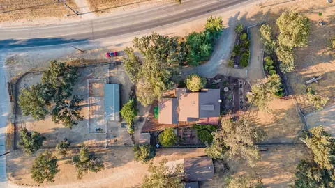 28200 Bear Valley Rd, Tehachapi, CA 93561 photo 3