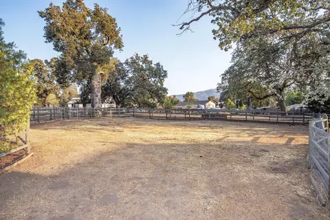 28200 Bear Valley Rd, Tehachapi, CA 93561 photo 13