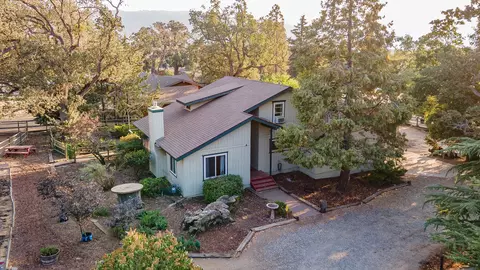 28200 Bear Valley Rd, Tehachapi, CA 93561 photo 1