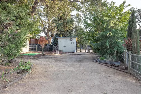 28200 Bear Valley Rd, Tehachapi, CA 93561 photo 8