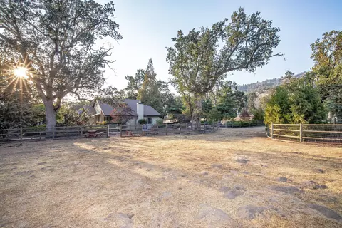 28200 Bear Valley Rd, Tehachapi, CA 93561 photo 14