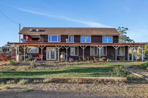20221 Pinon Canyon Rd, Tehachapi, CA 93561 photo 2