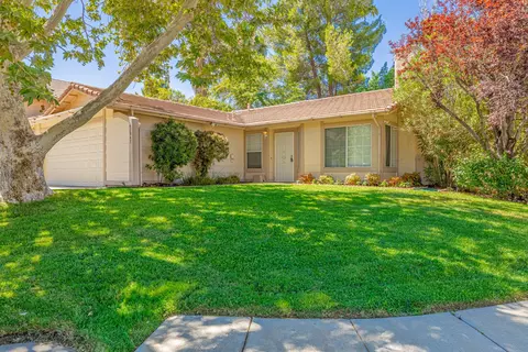 42947 Fenner Ave, Lancaster, CA 93534 photo 2