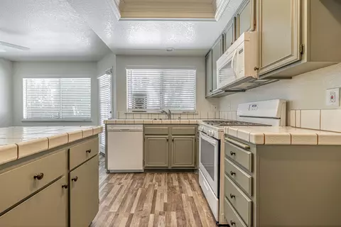 42947 Fenner Ave, Lancaster, CA 93534 photo 9