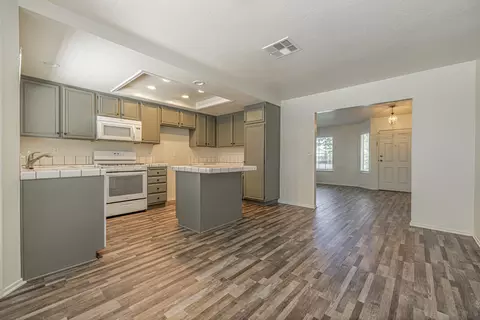 42947 Fenner Ave, Lancaster, CA 93534 photo 11