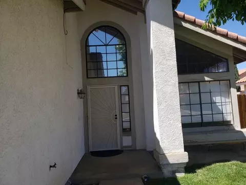 36855 32nd St E, Palmdale, CA 93550 photo 2