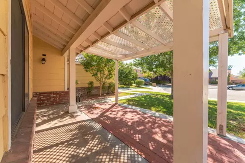 44602 Grove Ln, Lancaster, CA 93534 photo 3