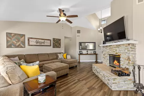42727 Minstrel Dr, Lancaster, CA 93536 photo 6