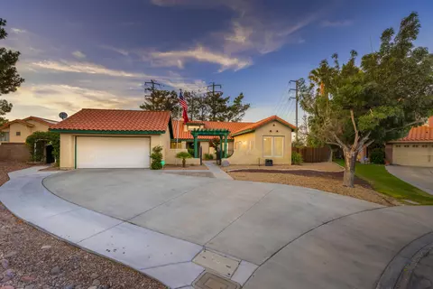 42727 Minstrel Dr, Lancaster, CA 93536 photo 1