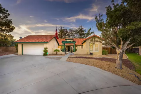 42727 Minstrel Dr, Lancaster, CA 93536 photo 2