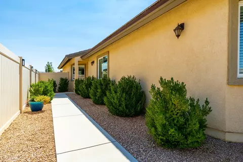 5728 Forry Ct, Lancaster, CA 93536 photo 3