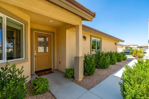 5728 Forry Ct, Lancaster, CA 93536 photo 4