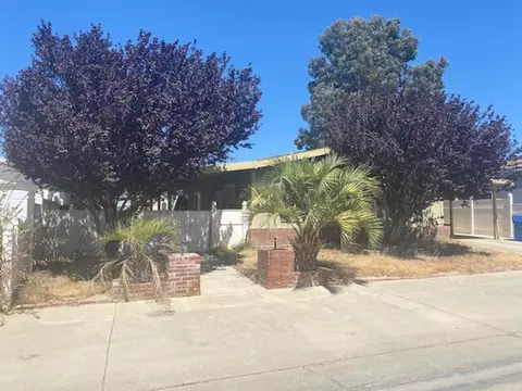 45465 25th St E #37, Lancaster, CA 93535 photo 2