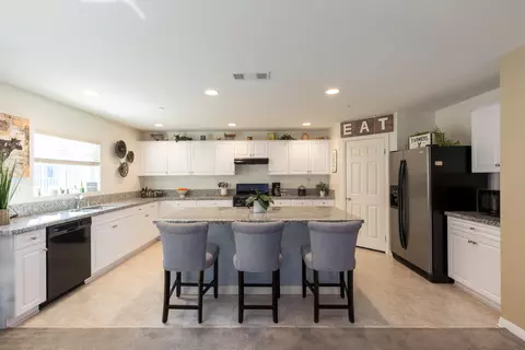 2744 Hemlock Rd, Palmdale, CA 93551 photo 11