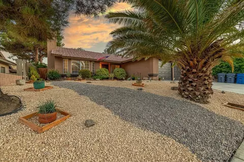 3052 Hampton Rd, Palmdale, CA 93551 photo 2