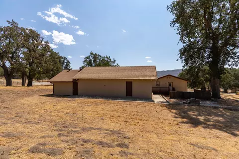 28205 Bear Valley Rd, Tehachapi, CA 93561 photo 5