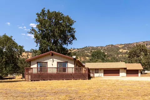 28205 Bear Valley Rd, Tehachapi, CA 93561 photo 2