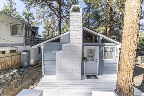 2040 Mojave Scenic Dr, Wrightwood, CA 92397 photo 1