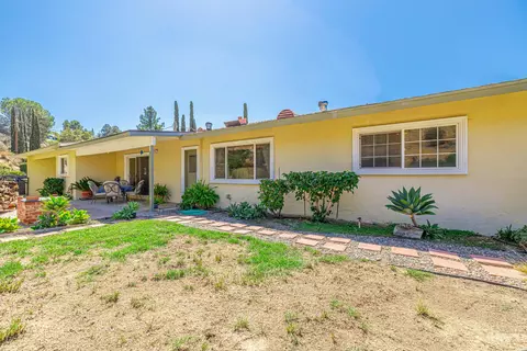 11226 Denivelle Pl, Tujunga, CA 91043 photo 1