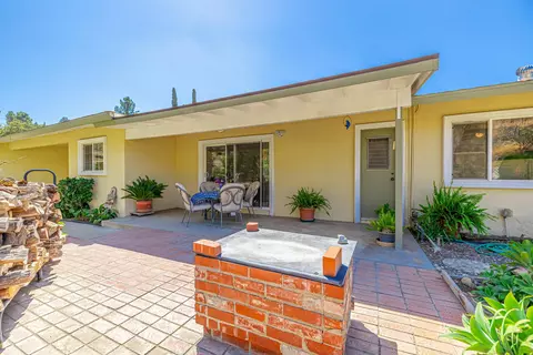 11226 Denivelle Pl, Tujunga, CA 91043 photo 4