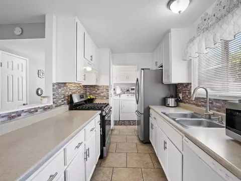 45542 Andale Ave, Lancaster, CA 93535 photo 8
