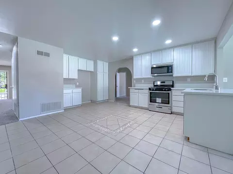 619 Avenue J6 E, Lancaster, CA 93535 photo 3