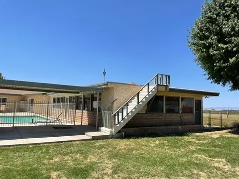 Exterior - 7263 E Avenue F8, Lancaster, CA 93535 photo 6 of 13