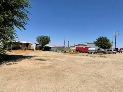 Exterior - 7263 E Avenue F8, Lancaster, CA 93535 photo 9 of 13