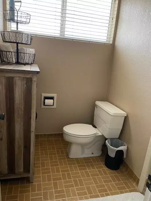 Bath - 7263 E Avenue F8, Lancaster, CA 93535 photo 3 of 5
