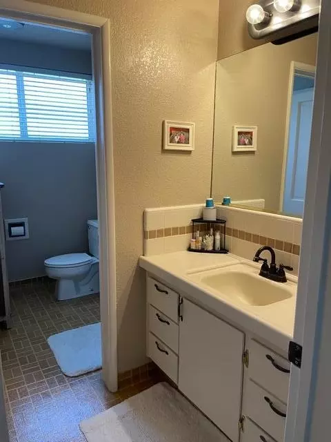 Bath - 7263 E Avenue F8, Lancaster, CA 93535 photo 4 of 5