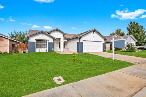43327 Vineyard Dr, Lancaster, CA 93535 photo 2