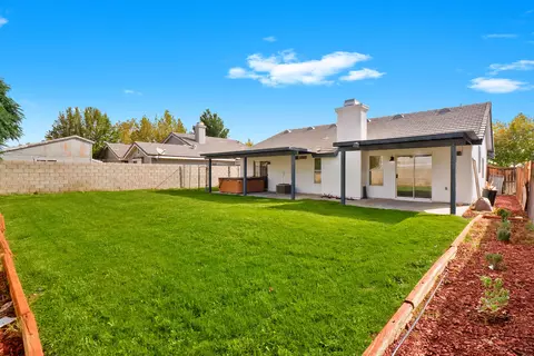 43327 Vineyard Dr, Lancaster, CA 93535 photo 15
