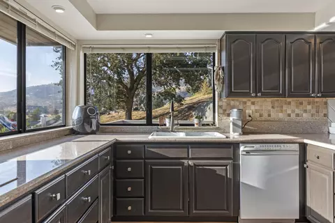 23580 Lakeview Dr, Tehachapi, CA 93561 photo 9