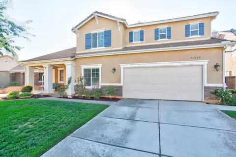 43329 Hampton St, Lancaster, CA 93536 photo 2
