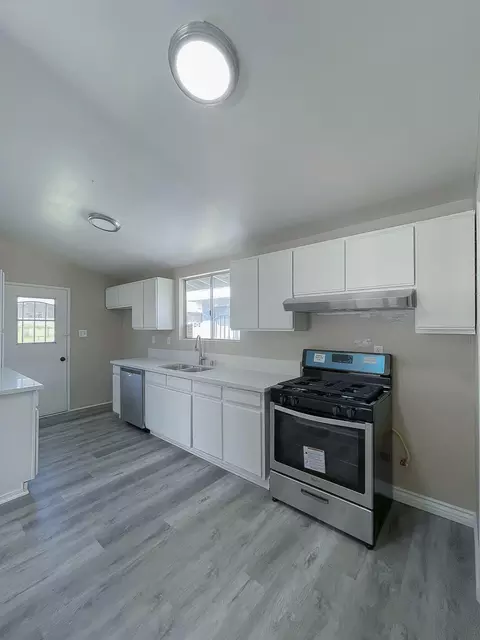 414 Lancaster Blvd E, Lancaster, CA 93535 photo 4