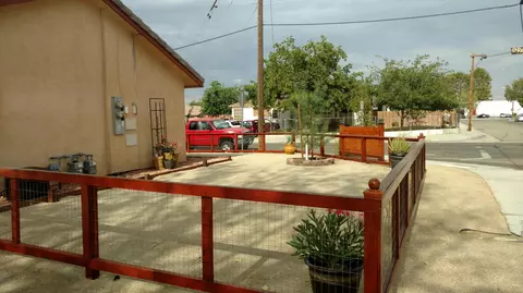 201 Kettering St W, Lancaster, CA 93534 photo 2