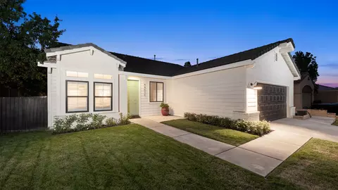 44035 Chaparral Dr, Lancaster, CA 93536 photo 2