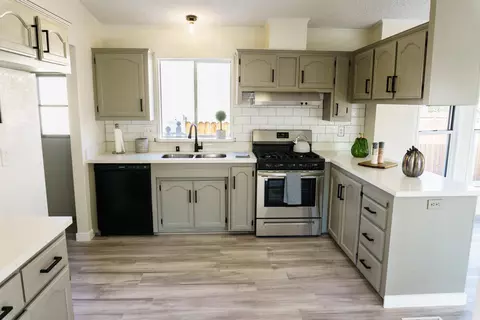 1301 Wayne St, Ridgecrest, CA 93555 photo 3