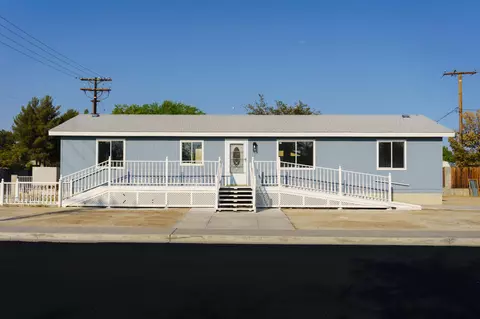 1301 Wayne St, Ridgecrest, CA 93555 photo 1