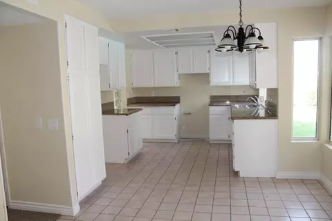 601 Esther Dr, Lancaster, CA 93535 photo 12