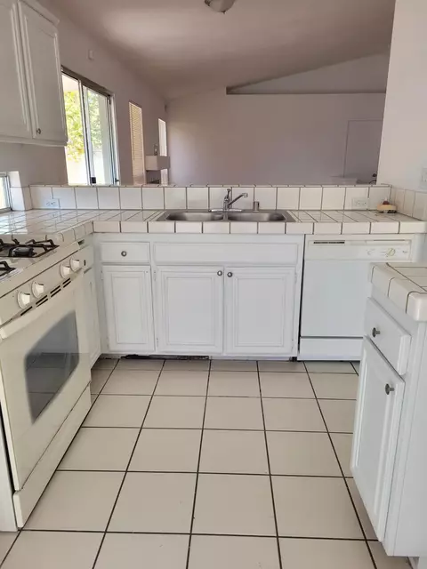 36727 Rose St, Palmdale, CA 93552 photo 5