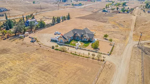 23658 Clover Spring Rd, Tehachapi, CA 93561 photo 4