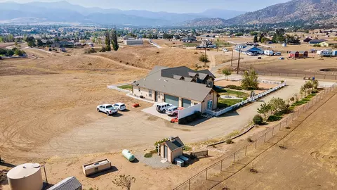 23658 Clover Spring Rd, Tehachapi, CA 93561 photo 9