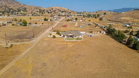 23658 Clover Spring Rd, Tehachapi, CA 93561 photo 6