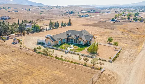 23658 Clover Spring Rd, Tehachapi, CA 93561 photo 3