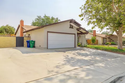 44246 Tabler St, Lancaster, CA 93535 photo 2